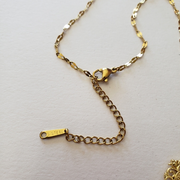 Gold tone Necklace with Rhinestones heart pendant - Picture 8 of 10